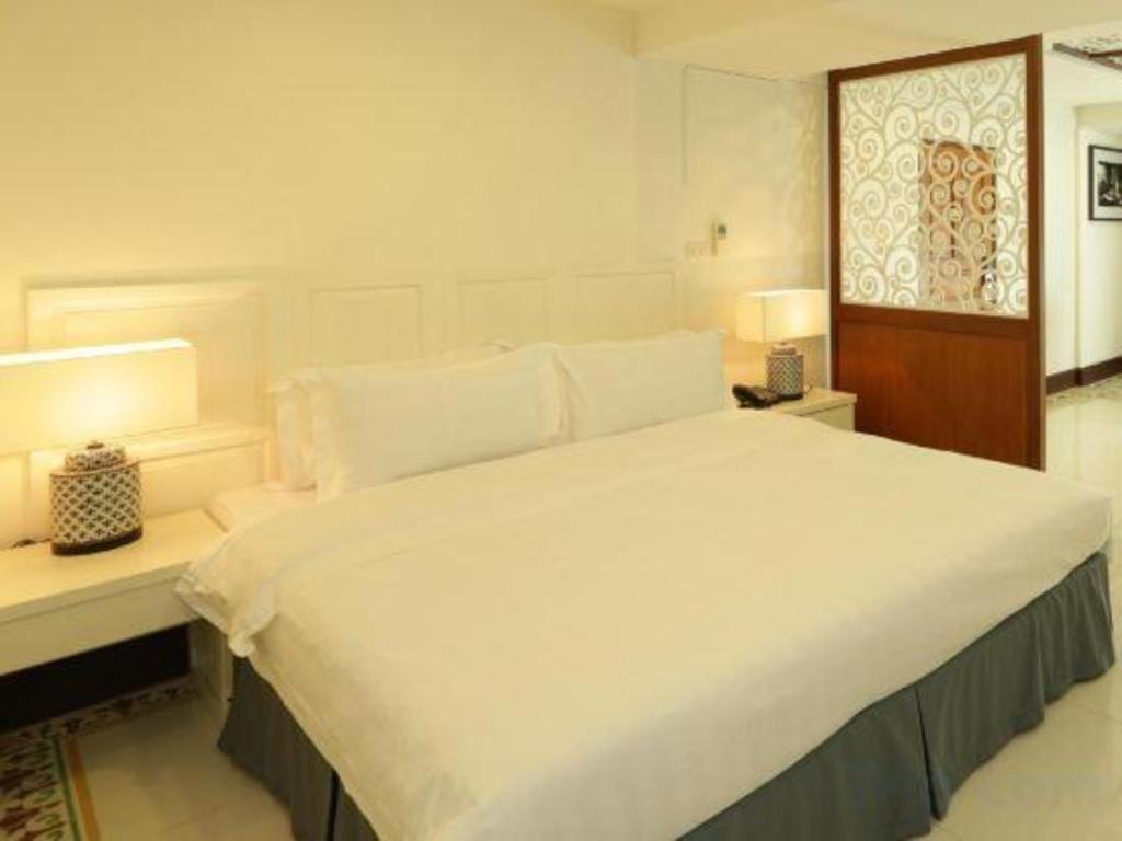 Nandha Hotel Bangkok Exterior photo