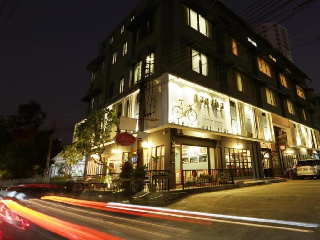 Nandha Hotel Bangkok Exterior photo