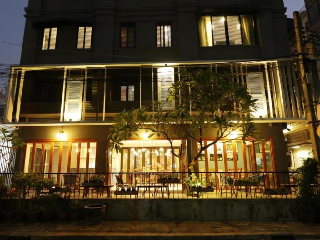 Nandha Hotel Bangkok Exterior photo